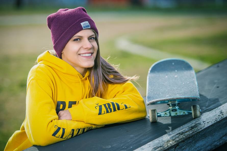 U inat predrasudama: Kraljica skatea  rastura na skateboardu
