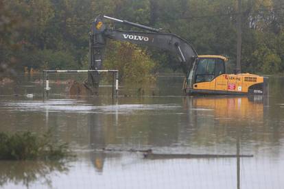 FOTO Sava se izlila iz korita u Zagrebu, Kupa raste i stvara nemile probleme u Karlovcu