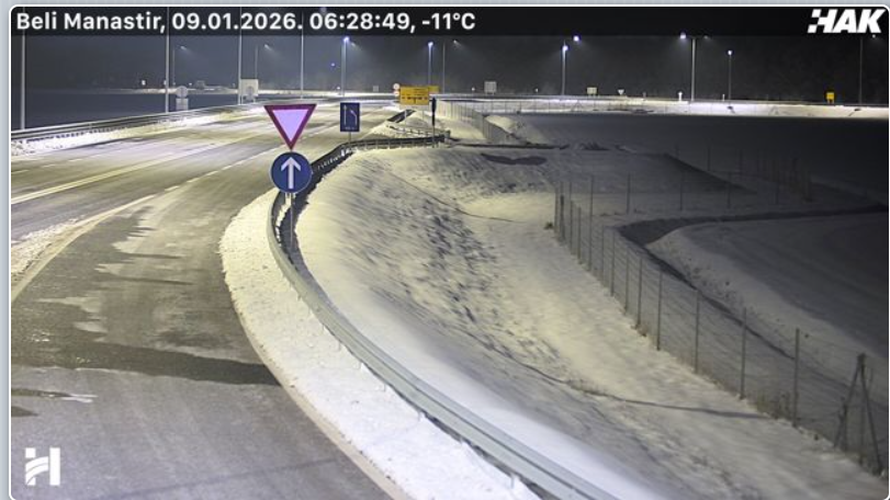 Zaledio vam se auto? Evo što niti slučajno ne smijete raditi