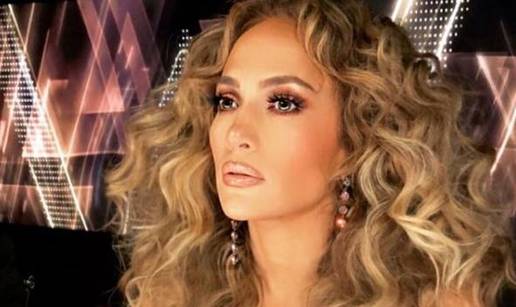 Jennifer Lopez je za reklamu pokazala svoju osiguranu guzu