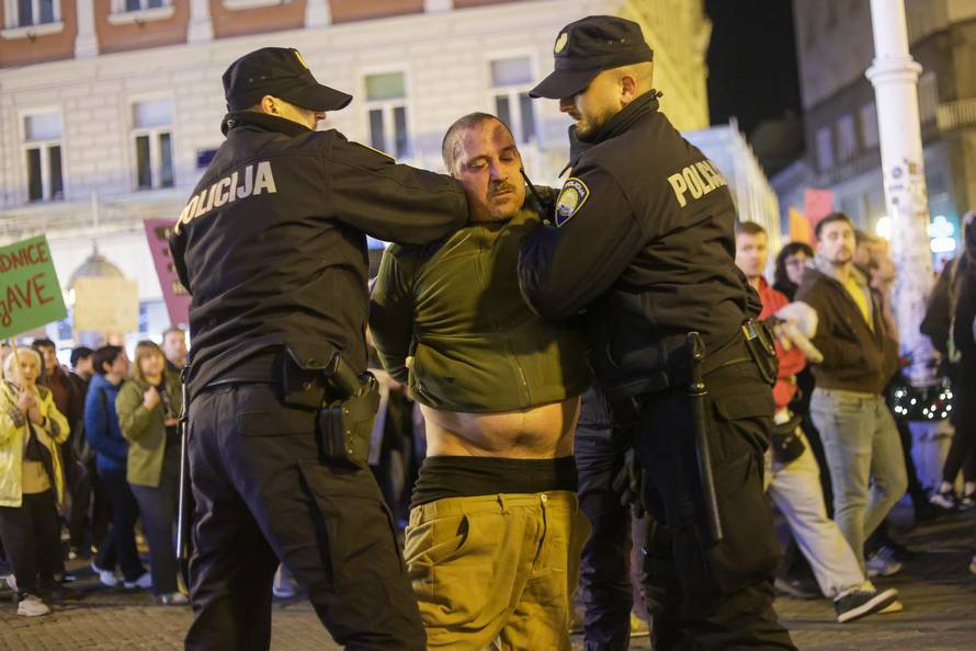 Zagreb: Policija uhitila muškarca koji je verbalno napao sudionike Noćnog marša