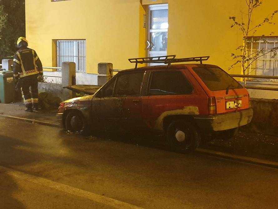 Na Trešnjevci se zapalio auto: 'Prije požara je eksplodiralo...'