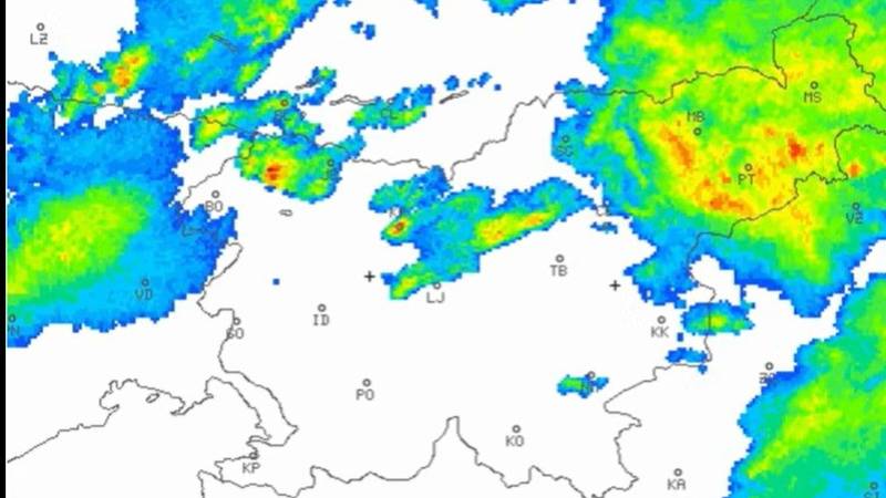 Nevrijeme pogodilo Sloveniju. Olujni oblaci stigli do Hrvatske