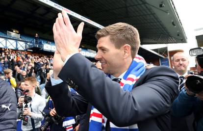 Legenda se vratila u  Englesku: Gerrard preuzeo Aston Villu!
