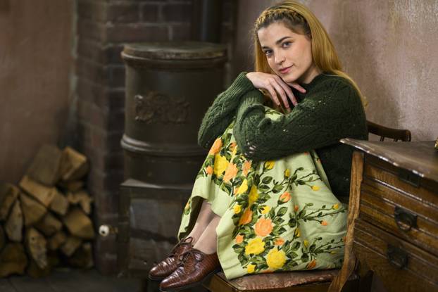 Zagreb, 07.10.2025 - Glumci RTL serije Divlje pcele poziraju na setu u studiju Jadran filma