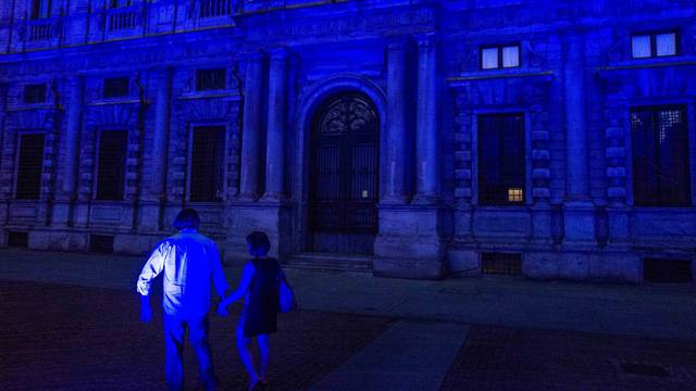 Milan. Palazzo Marino lights up blue to commemorate the day in honor of migrants