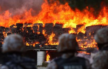 Meksički vojnici spalili toranj od 105 tona zaplijenjene 'trave'