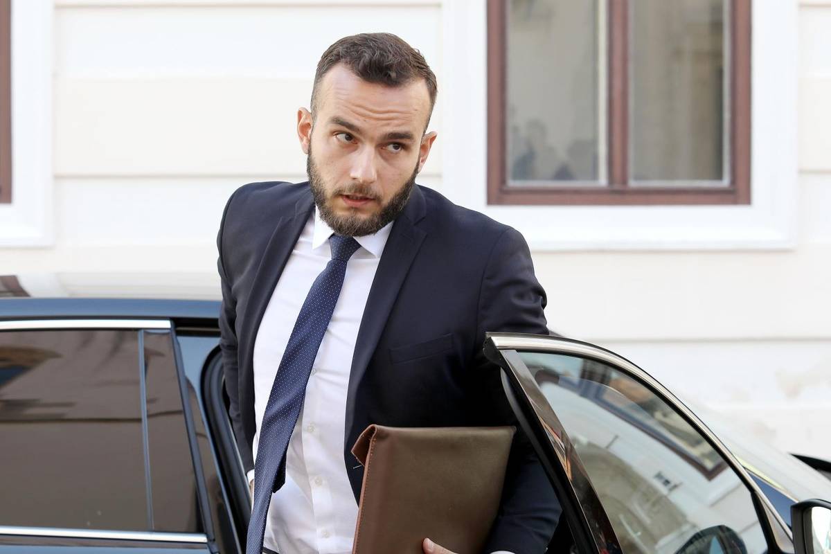 'Vlada je za povećanje plaća svima, a ne samo odabranima'