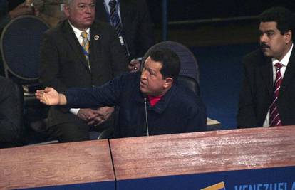 Kralj Carlos na summitu rekao Chavezu da zašuti