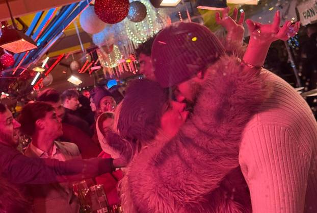 FOTOEKSKLUZIV Joško Gvardiol grlio plavokosu damu u Zagrebu