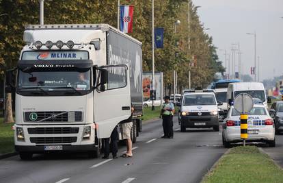 Totalni kaos u Novom Zagrebu: Dvije nesreće, promet blokiran!