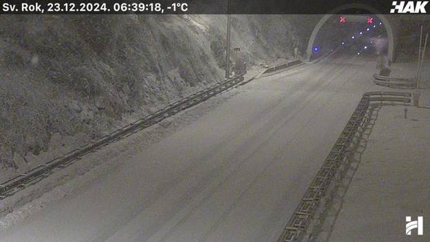 FOTO Snijeg zameo Hrvatsku! Pogledajte kako izgledaju ceste. Zbog mećave su zatvorili dio A1