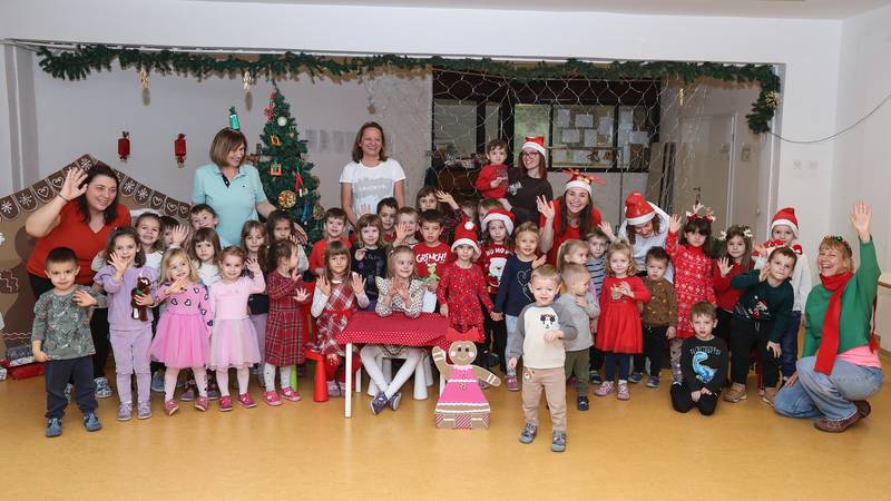 Naši mali heroji golemih srca! Vrtićanci uljepšali Božić djeci na onkologiji Klaićeve bolnice