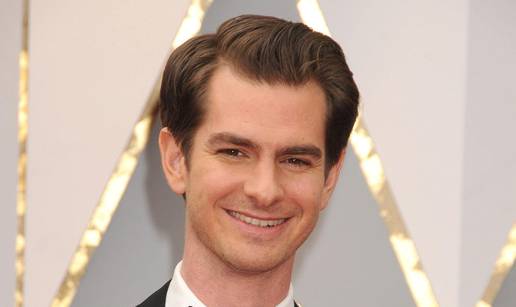 Andrew Garfield: Gay sam, ali fizički još nisam ništa poduzeo