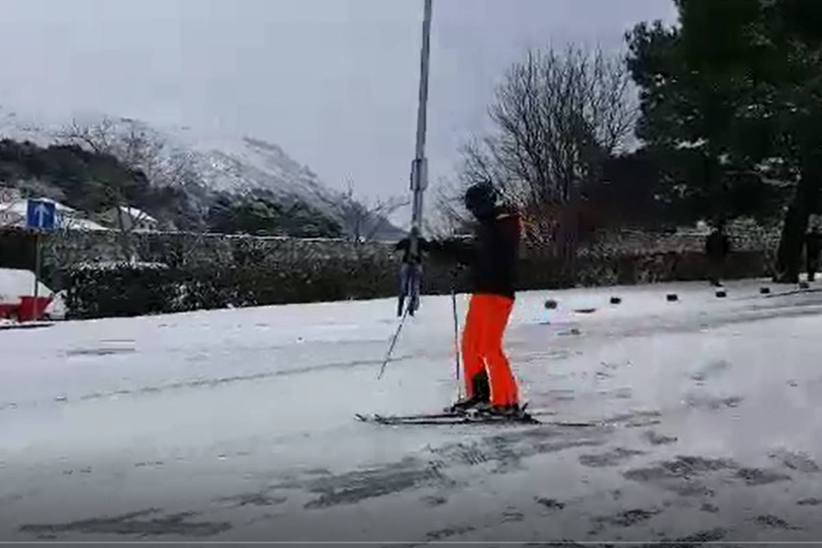 U Dubrovniku se skijaju i rade snjegoviće, a Brač je dobio iglu