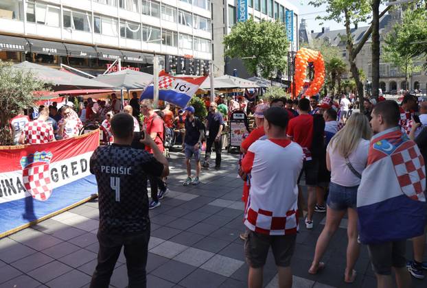 Rotterdam: Navijači u gradu prije utakmice Hrvatske i Nizozemske
