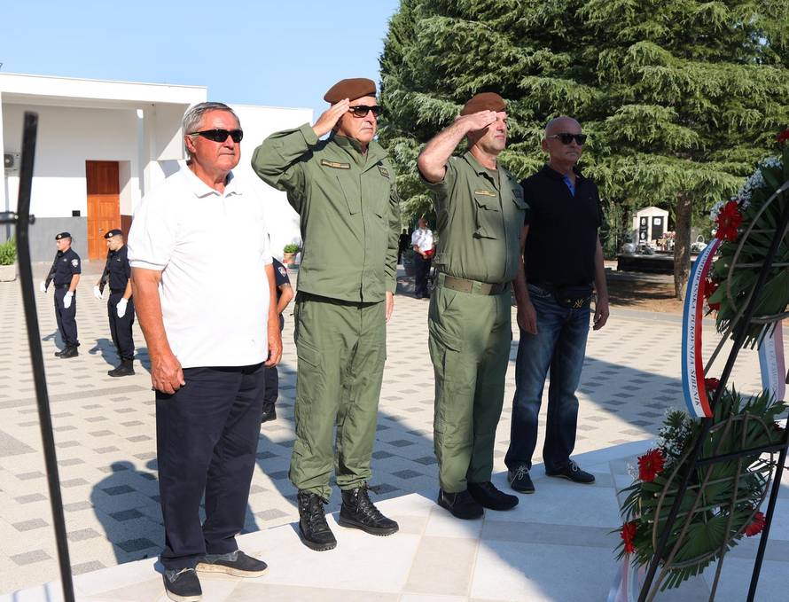 Šibenik: Položeni vijenci i zapaljene svije?e povodom obljetnice Oluje