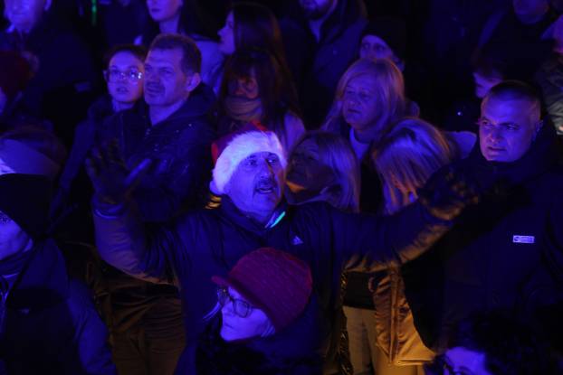 Osječani i njihovi gosti u novu 2026. godinu ušli su uz zvukove legendarnog Miroslava Škore