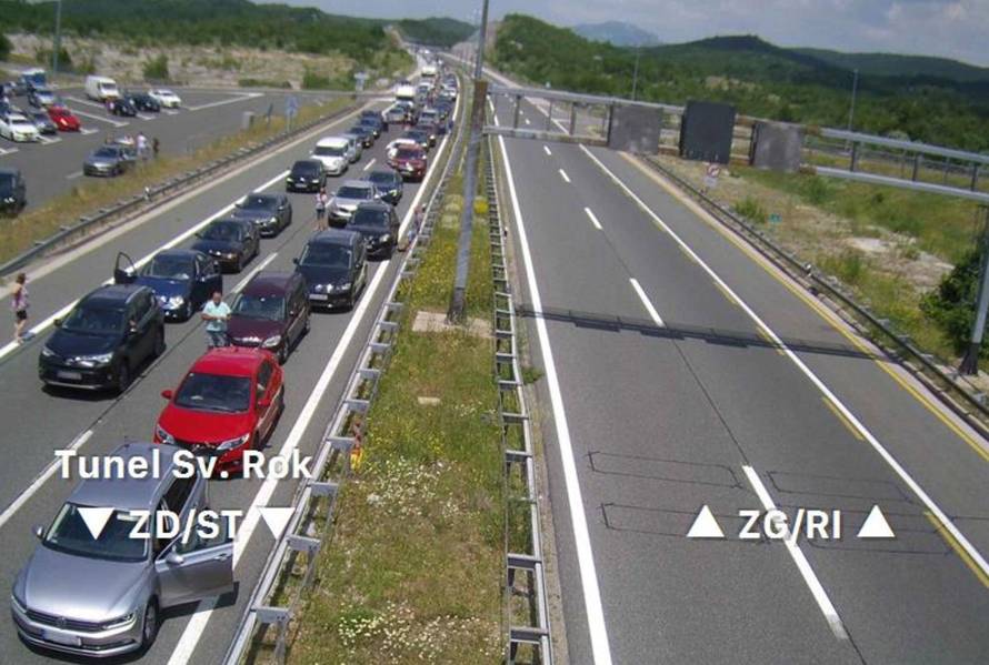 Auto eksplodirao u Sv. Roku: 'Snimili smo ga kad je grunuo'