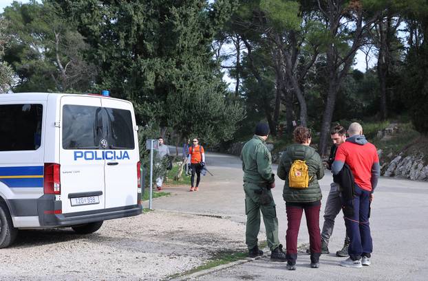 Split: Maloljetnik nestao na Marjanu, tra&zcaron;i ga vi&scaron;e od 60 policajaca i pripadnika HGSS-a