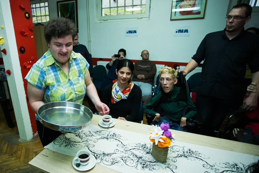 Down konobari: Ljubav i sreća u vinkovačkom Buba Baru