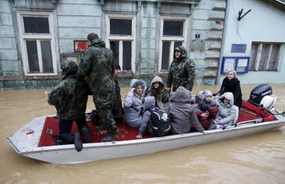 U Srbiji 27 mrtvih, dio ljudi se vraća kućama, Dunav još raste
