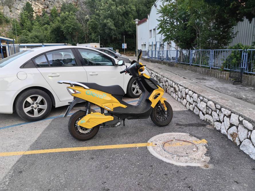 U Rijeci napali dostavljača (20), otac objavio status: 'Dvojica su tukla u glavu, spasila ga kaciga'