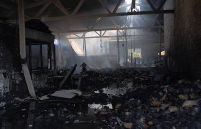 Buknuo požar u skladištu repromaterijala tvornice INKOP