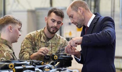Princ William se prisjetio svojih slavnih dana: Zasukao rukave pa popravljao vojni helikopter