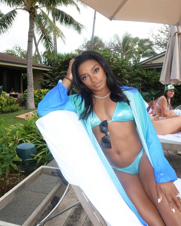 FOTO Simone Biles: Pogledajte mi grudi prije i poslije operacije