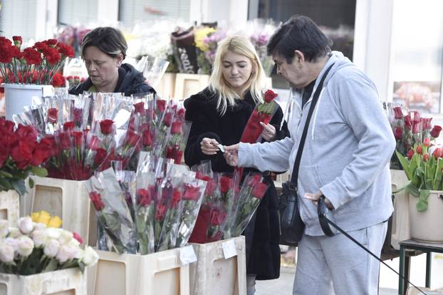 Šibenik: Kupovina cvijeća povodom Međunarodnog dana Žena