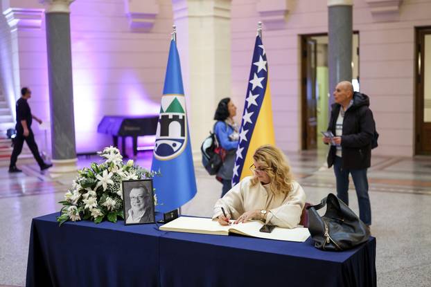 Sarajevo: Otvorena knjiga žalosti povodom smrti Halida Bešlića