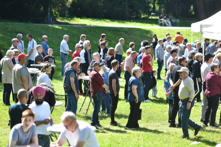 Čakovec: Građani čekali u redu za porciju graha 