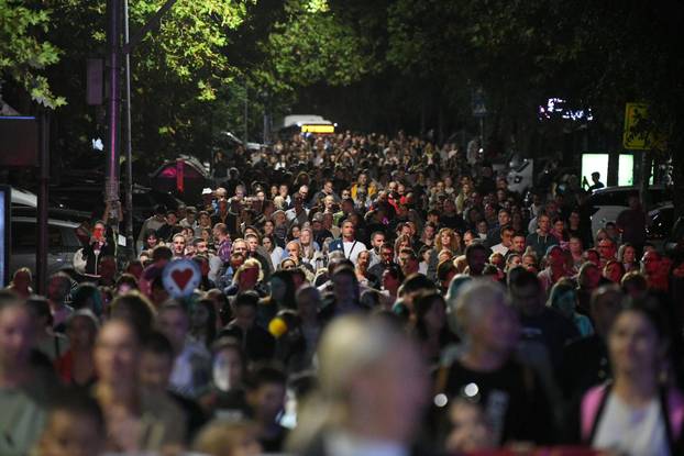 Zajednički prosvjed Osnovne škole "Pavle Savić", Pete beogradske gimnazije i Zrakoplovne akademije u Mirijevu