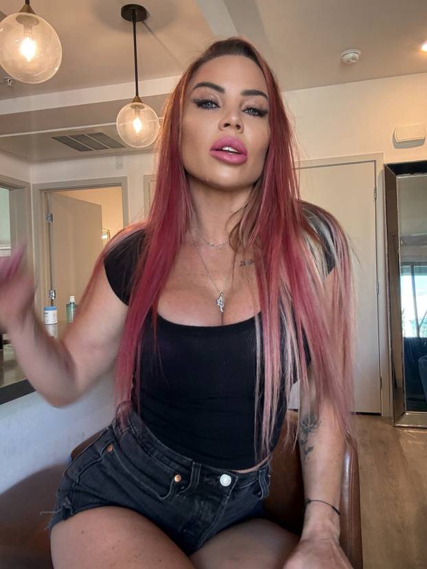 FOTO Najseksi medicinska sestra Instagrama promijenila karijeru: Evo čime se danas bavi