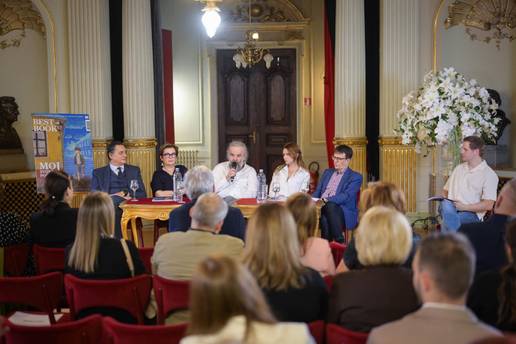 PROMOCIJA BESTBOOKA U HNK Miljenko Jergovi&cacute;: Materinji je uvijek jezik knji&zcaron;evnosti