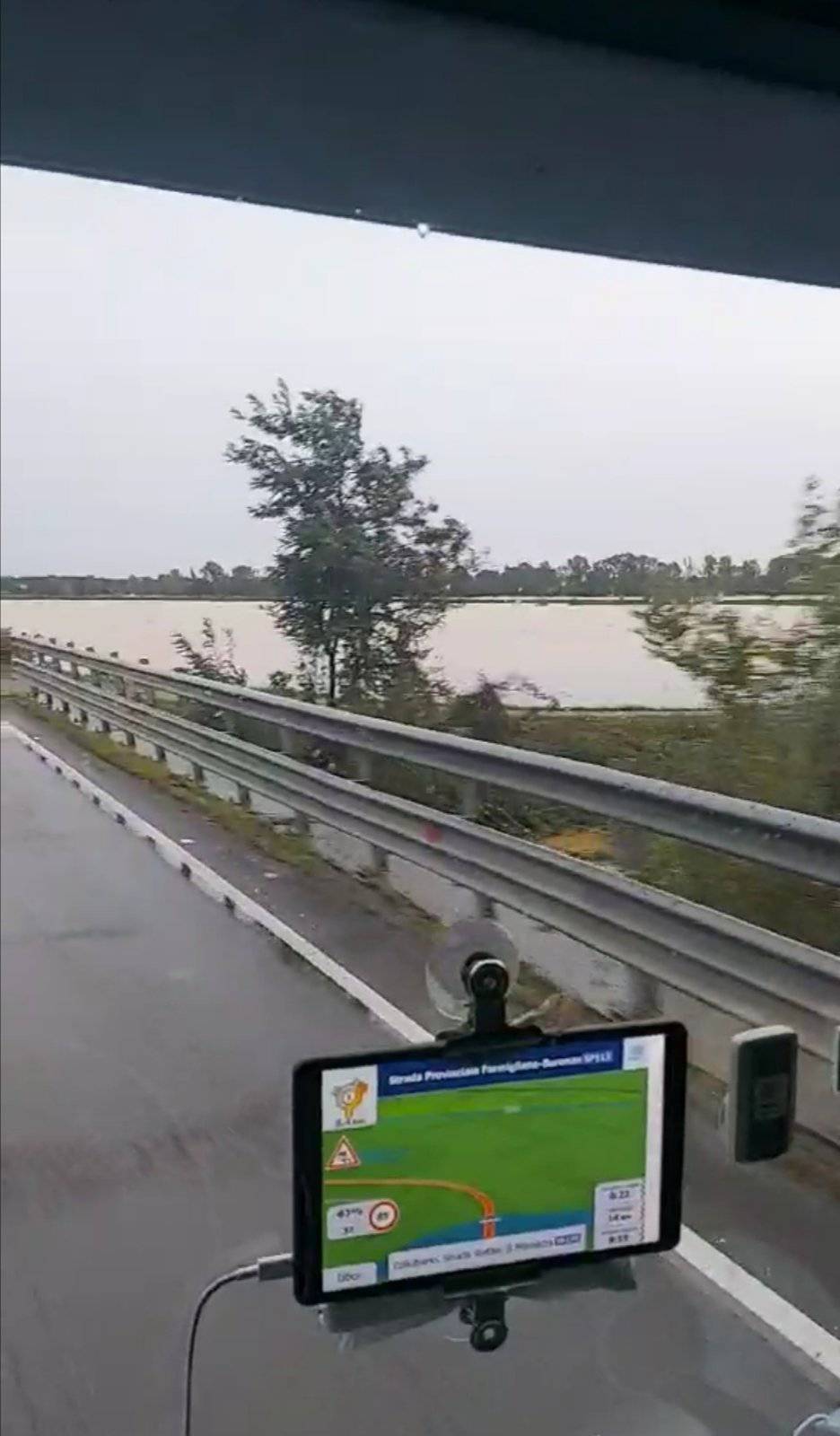 Vozač kamiona zapeo u Italiji: 'Sve je poplavljeno, policija je zatvorila ceste, nemam gdje'