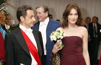 Carla Bruni-Sarkozy izdaje album s folk-pjesmama