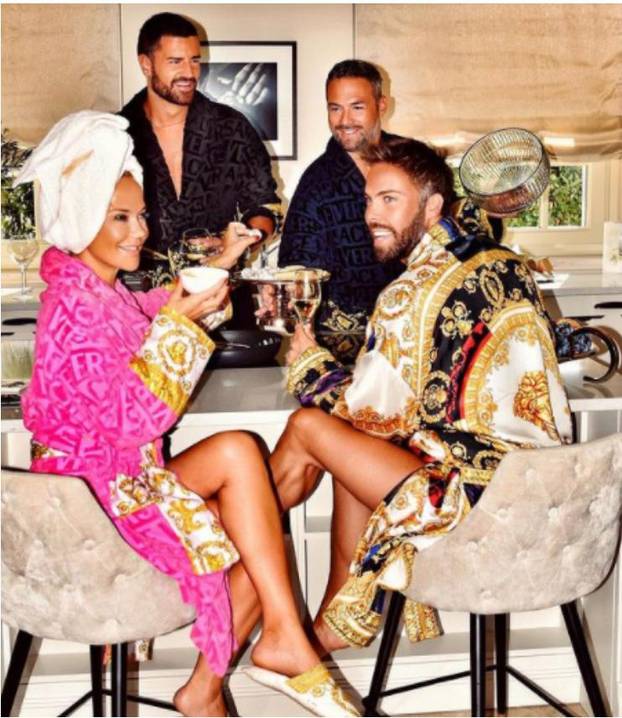 FOTO Maja Šuput voli Versace: Pogledajte njene badiće, luftiće, torbice, papuče i kućni ogrtač