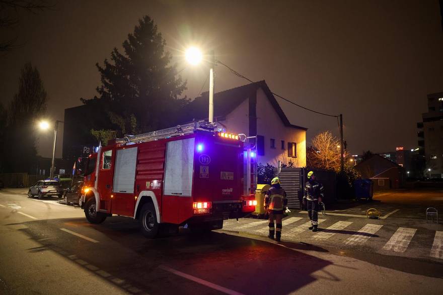 Zagreb: Po&zcaron;ar elektri&ccaron;nih stupova