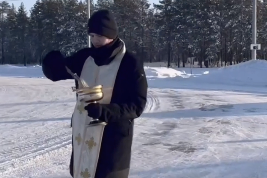 Svećenici su posvetili najopasnije ceste u gradu Surgut u Rusiji