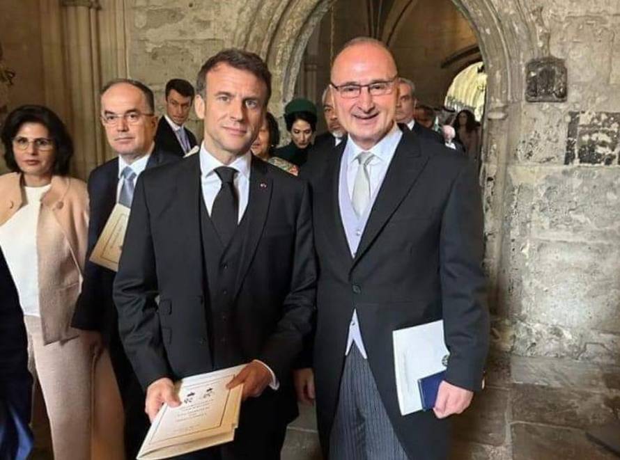 Grlić Radman na krunidbi kralja Charlesa III. pozirao uz Macrona i Brigitte, prvu damu Francuske