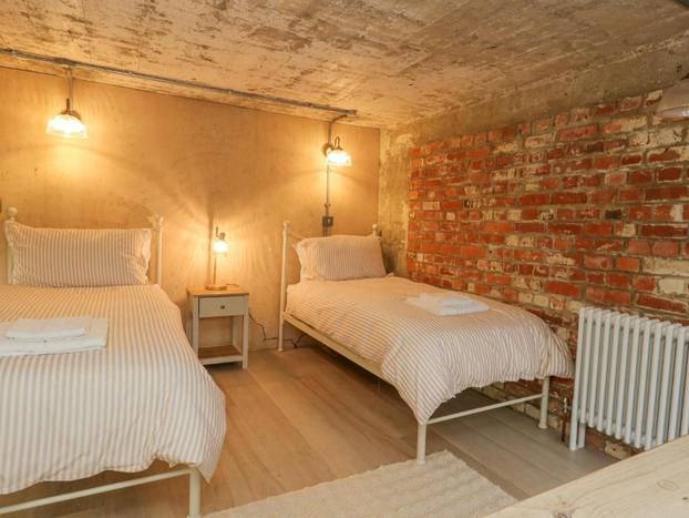 FOTO Od vojarne do top destinacije: Pogledajte kako je ratni bunker postao dom za odmor