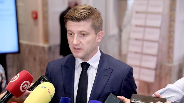 Ministar Zdravko Maricć komentirao u Saboru Premijerovu najavu o povečanju plaća