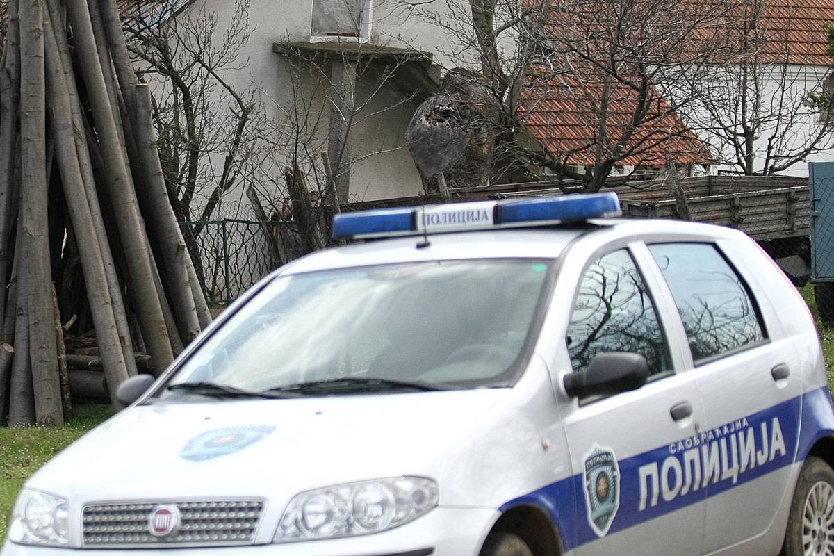 Jeziv poziv policiji: Dječak (14) ih je nazvao da bi im rekao da mu je očuh nožem ubio majku!