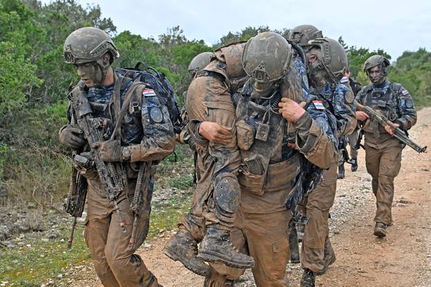 FOTO Novi hrvatski marinci primili su svoje beretke: Prošli intenzivnu integracijsku obuku