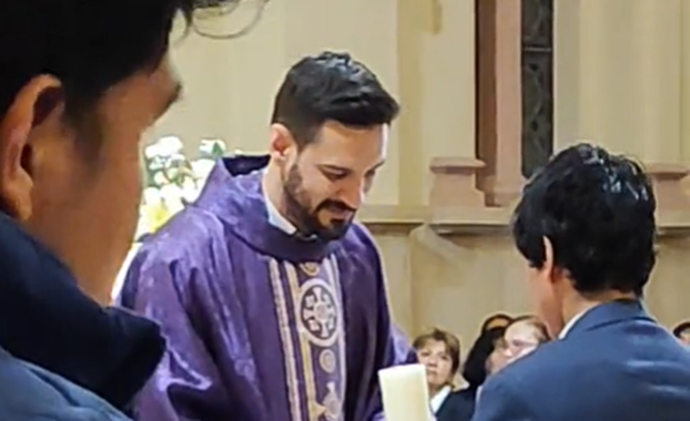 FOTO Ovi svećenici 'zapalili' su internet! Na listi su i Hrvati, žene im pišu da su najzgodniji...