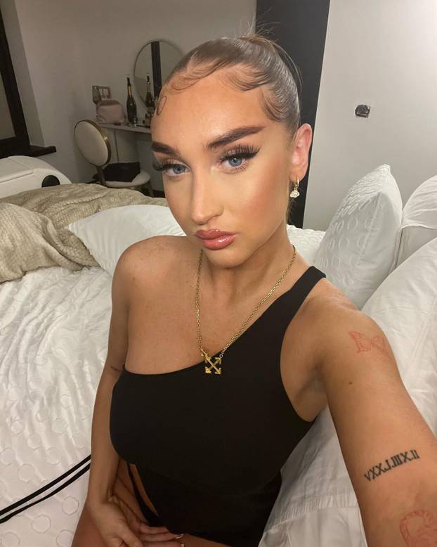 FOTO Bujna kći legende Uniteda provocira oskudnim izdanjima