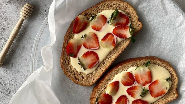 Dosta vam je tosta i avokada? Isprobajte popularni jogurt tost