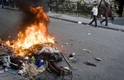 Haićani linčuju kradljivce: Živog ga zapalili na ulici